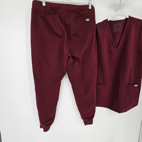 figs Uman Relaxed Jogger Scrub Pants and catarina one pocket top burgandy medium - Picture 13 of 13